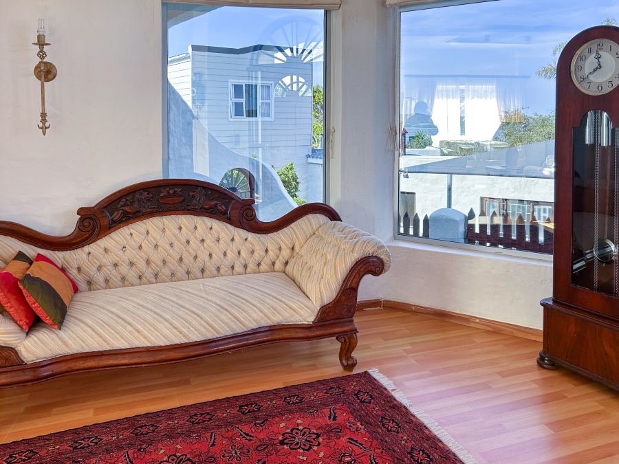 5 Bedroom Property for Sale in Heuwelkruin Western Cape